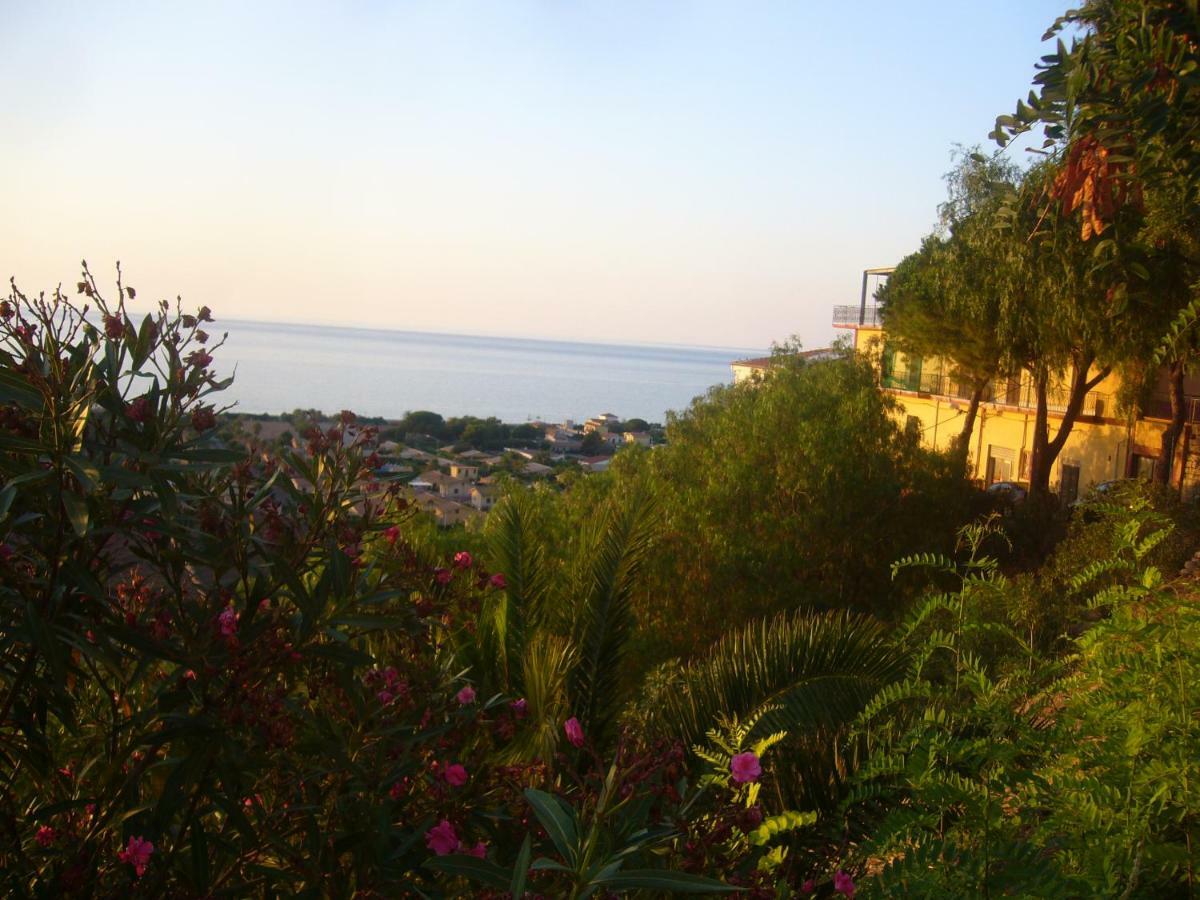 Casaleo Otel Campofelice Di Roccella Dış mekan fotoğraf