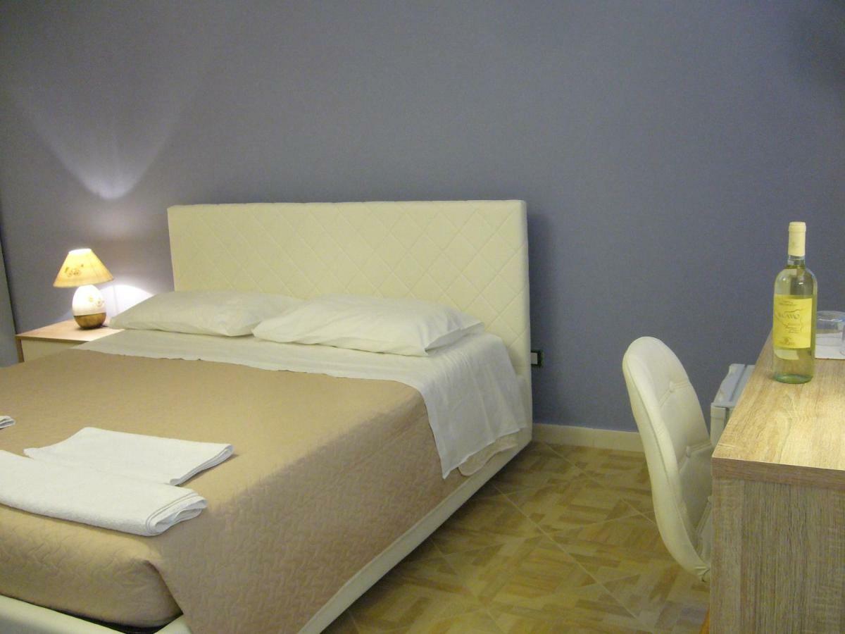 Casaleo Otel Campofelice Di Roccella Dış mekan fotoğraf