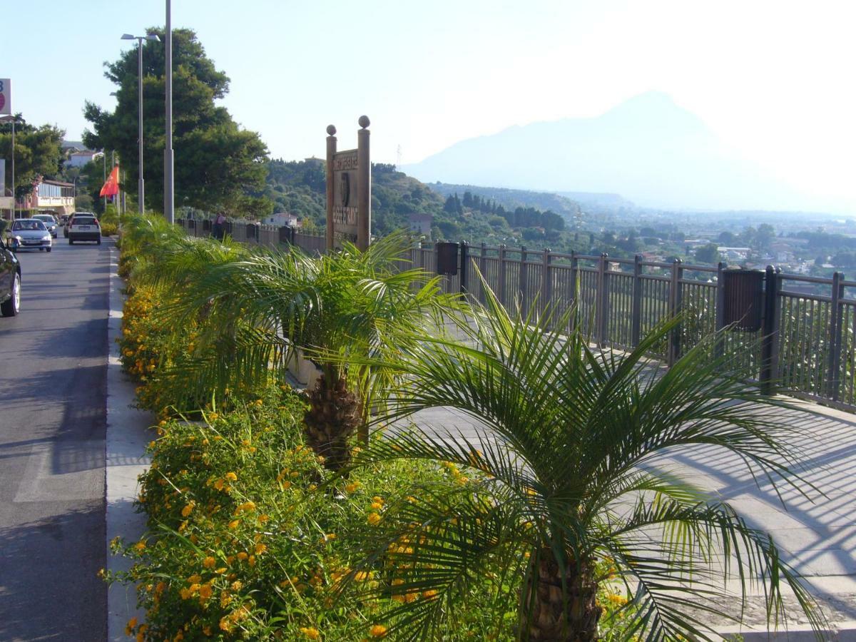 Casaleo Otel Campofelice Di Roccella Dış mekan fotoğraf