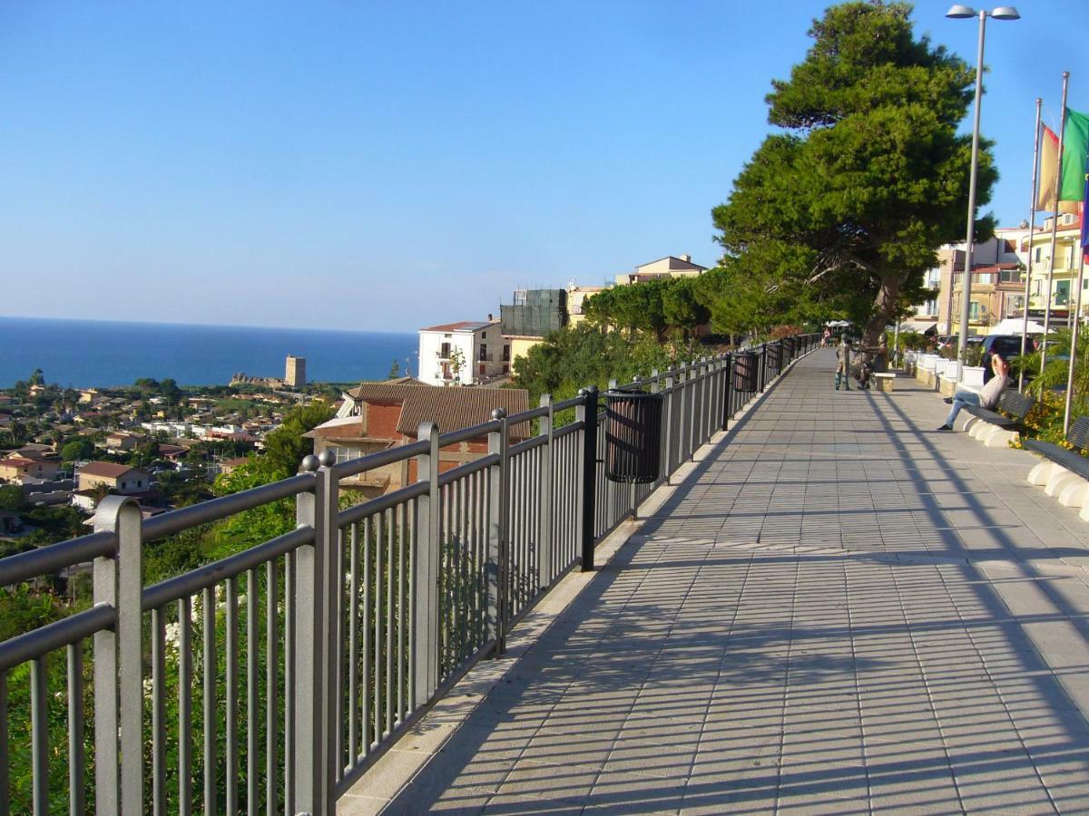 Casaleo Otel Campofelice Di Roccella Dış mekan fotoğraf